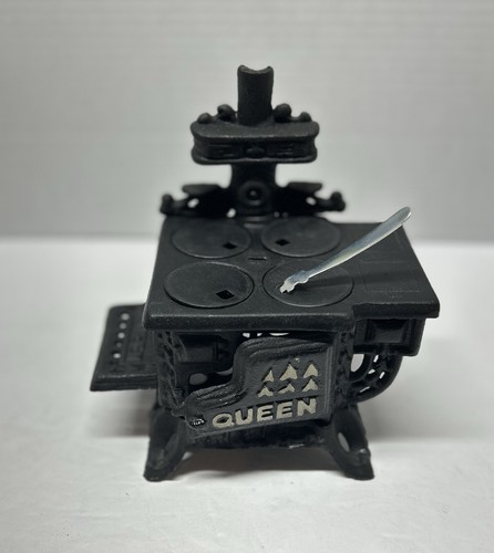 Vtg country charm - charm, cast