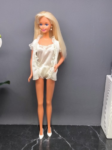 Vintage barbie doll - in,
