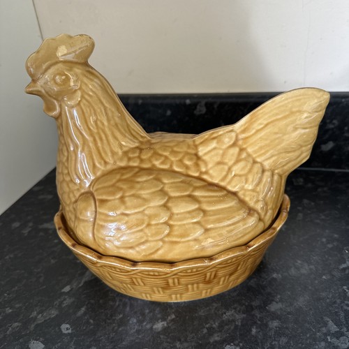 Ceramic hen chicks a - hen, on