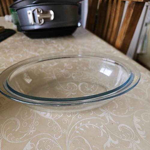 Oval glass pyrex dish - 8"x, 6"