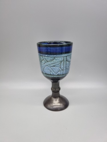 Large vintage celtic pottery - a,