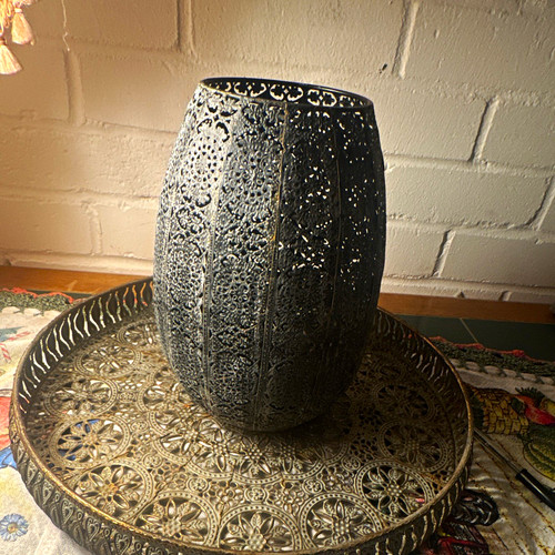 Round embossed metal - embossed, serving