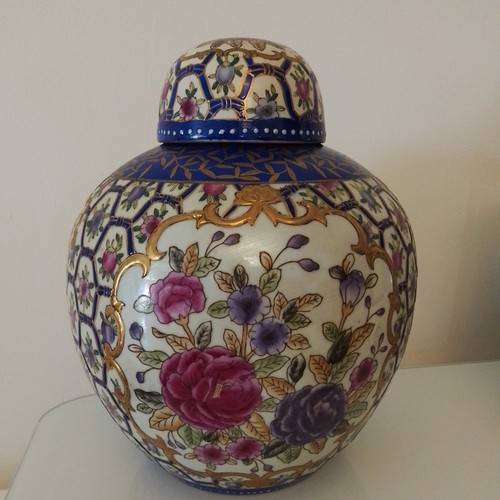 Large vintage oriental hand - large,