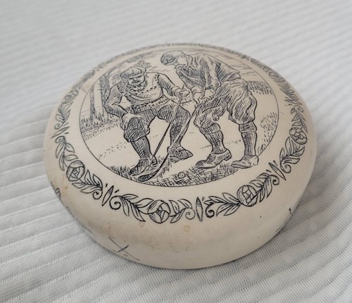 Vintage golf scene - scene, paperweight