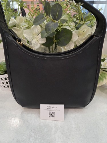 Coach nwot curve zip black - curve,