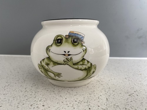 Arthur wood back front - arthur, frog