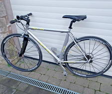 Dolan lightweight hybrid bike