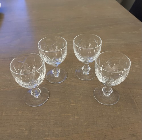 Set cut glass - of,