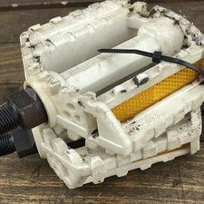 Vintage GT Performer Pedals Freestyle VP-873 White Bike Pair 1/2 1pc Axle