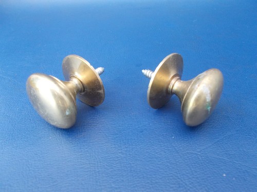 In brass knobs drawer - 2,
