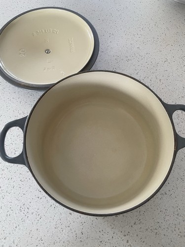 Creuset cast iron - iron, lidded