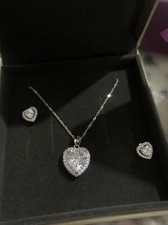 Warren James Necklace and Earring Set