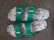 Oxygen Footbed Sandals Size 6 EU 39 Green Pristine Condition With box 