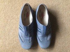 Gabor rolling soft light blue