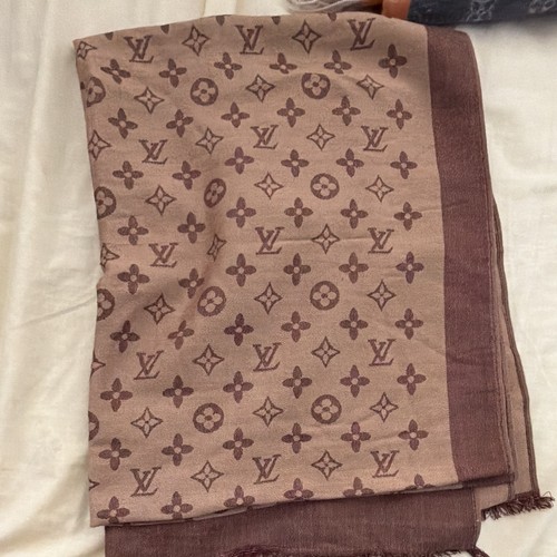 Louis vuitton monogram silk - louis,
