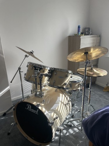 Pearl drum kit - drum,