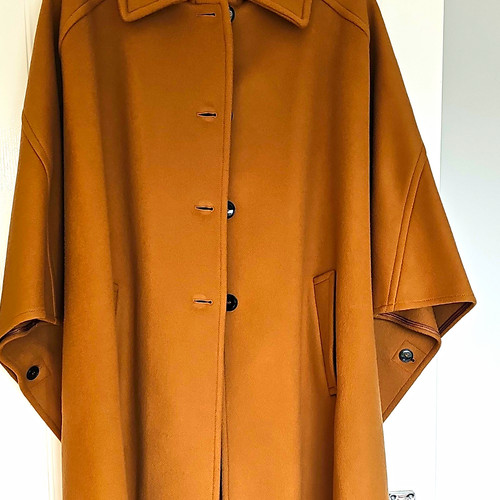Engineered seam cape - me+em,