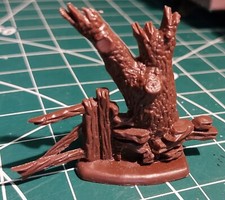 ORIGINAL 1971 BRITAINS DEETAIL WWII SHELL DAMAGED TREE IN EXCELLENT CONDITION.