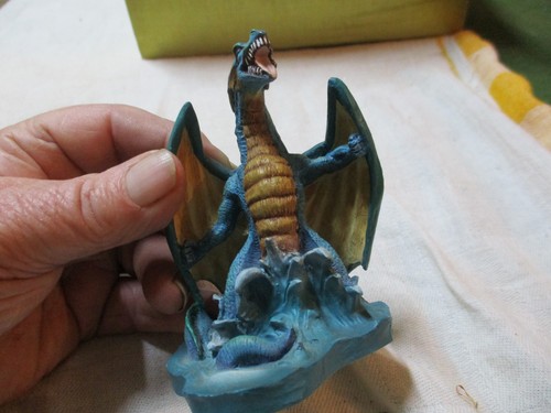 Land the dragons miniature - land,