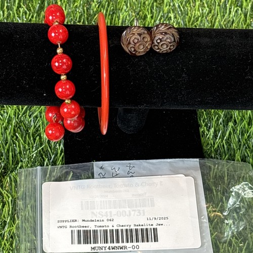 Vintage bakelite jewelry - vintage, lot