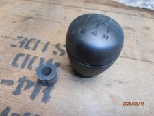 Land Rover Wolf  7XD Gear knob with collar. NOS.