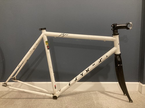Genesis flyer 56cm - 56cm, large