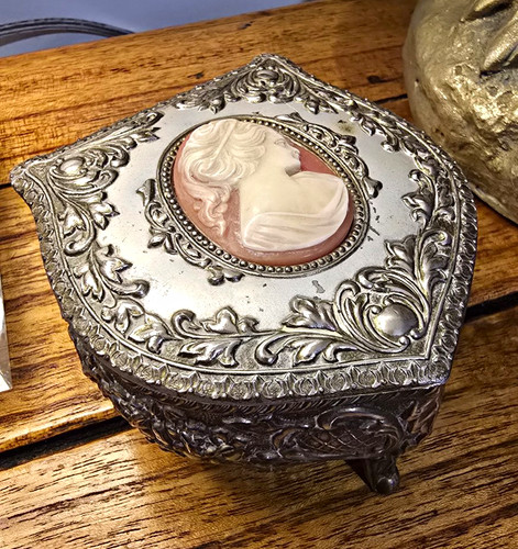 Vintage metal cameo jewellery - vintage,