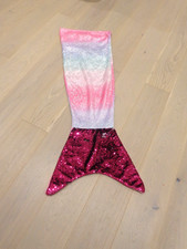 Girls Lounge Wear/dressing up  Soft  sequin Mermaid Tail Age 10-12 pink