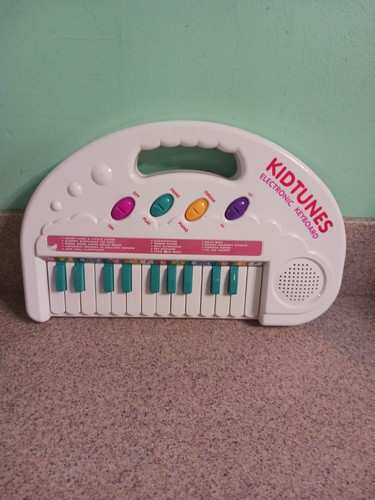 Kid tunes electric keyboard - kid,