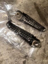 Genuine SUZUKI GSF600 GSF 600 BANDIT MK1 Rear Passenger Pilion Foot Pegs Rests