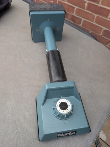 Clarke carpet knee kicker - knee,