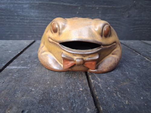 Vintage pottery toad - vintage, money
