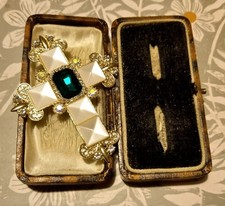 CROSS Brooch Dark GREEN GORGEOUS MEDIEVAL GLAM Sparkly VINTAGE STYLE