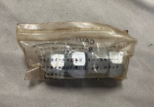 Datsun 240z lug nuts mb - lug,