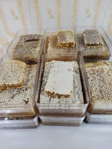 Cut comb honey - comb,