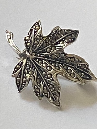 Vintage maple leaf brooch