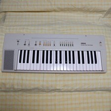 YAMAHA PS-10 PORTABLE KEYBOARD