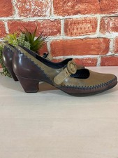 Women’s Clarks brown buckle