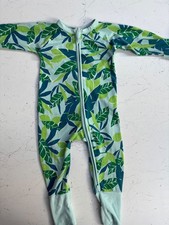 Bonds pastel green with leaves