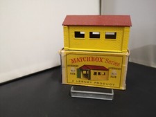 W479-MATCHBOX ACCESSORY PACK A-3 GARAGE WITH BOX
