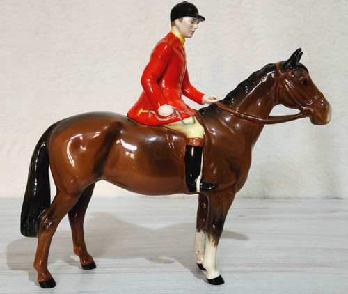 Beswick huntsman standing - beswick,