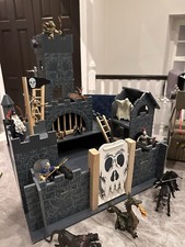 Le Toy Van Castle Play Set and PAPO Figurines 