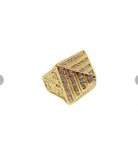 Diamand pyramid ring iced out