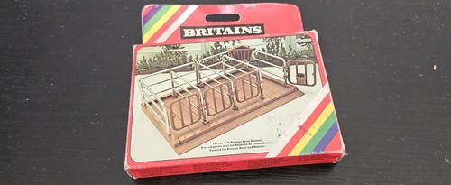 Britains farm animal pens - farm,
