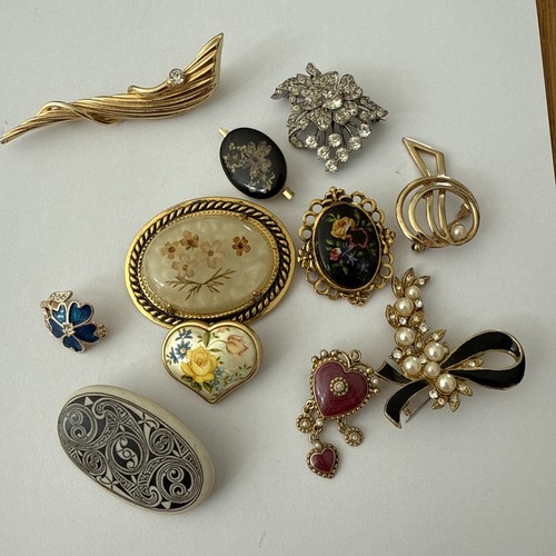 Vintage brooches job lot