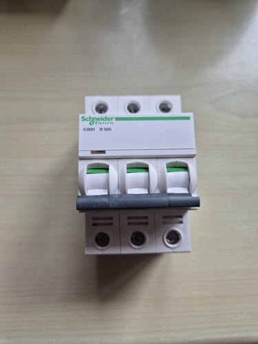 Schneider electric b32 amp - b32,