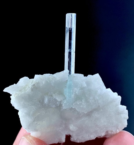 Carat aquamarine crystal - aquamarine,