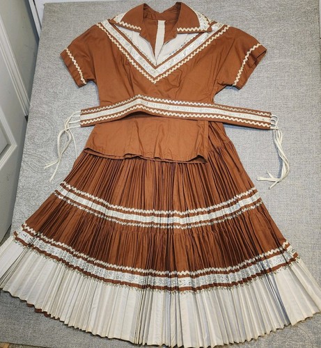 Vintage piece square - 3, dance