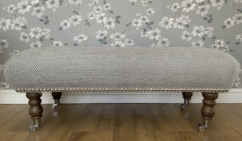 New footstool laura - new,
