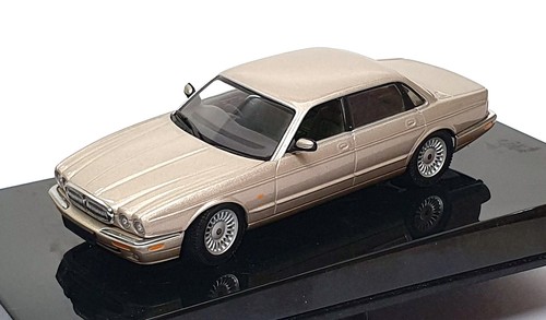 Autoart scale diecast - autoart,